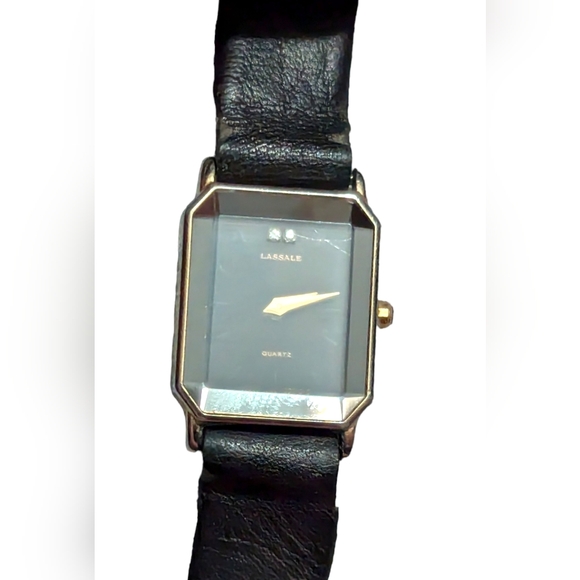 Womens LaSalle gold toned case band still have its original. Working like new - Picture 4 of 9